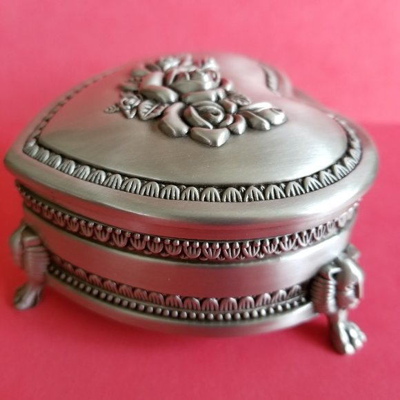 Preserved Eternal Red Rose in Heart-shaped Jewelry Box - Picture 7 of 15